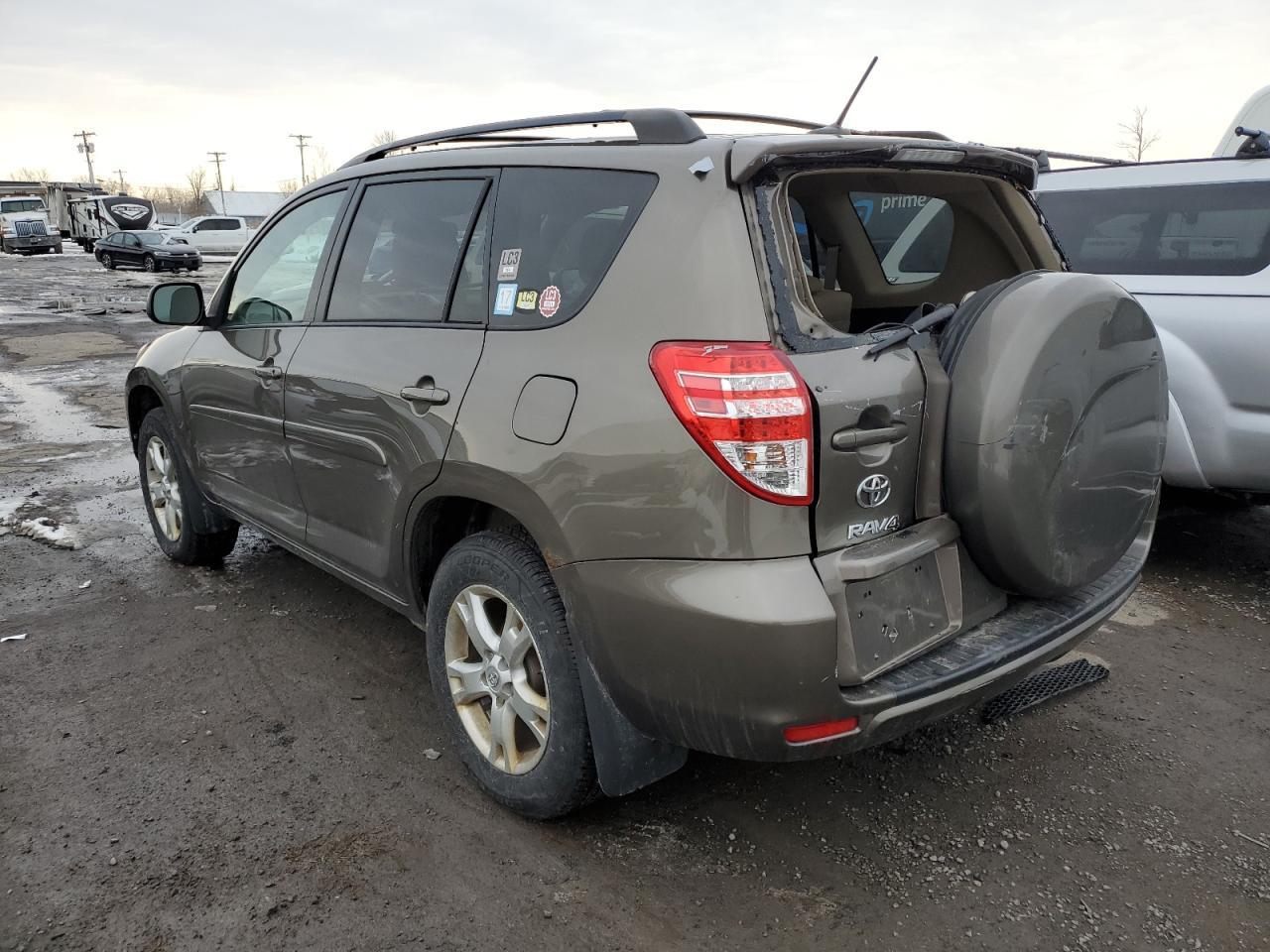 2011 TOYOTA RAV4 - Фото 2
