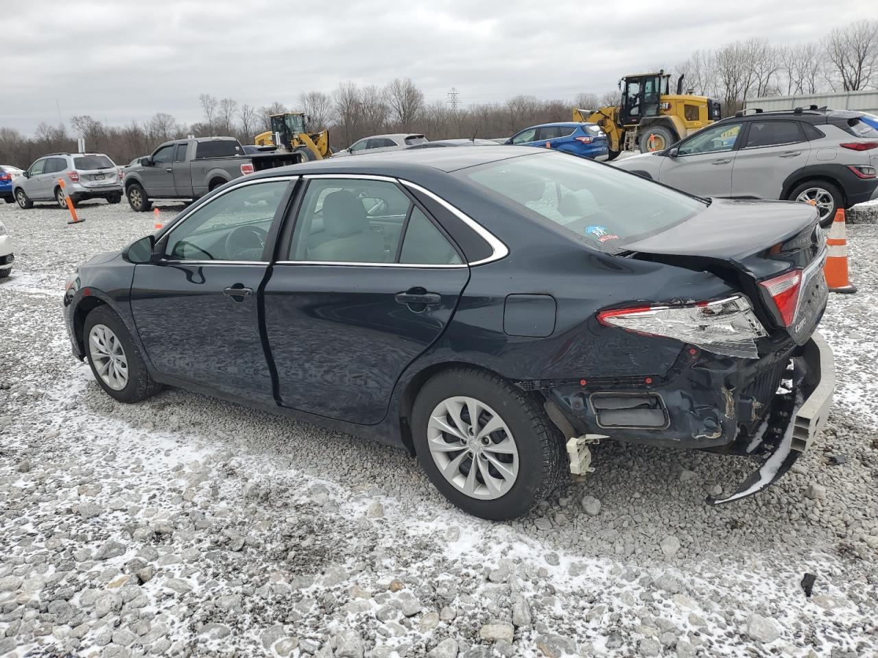 2017 TOYOTA CAMRY LE - Фото 2