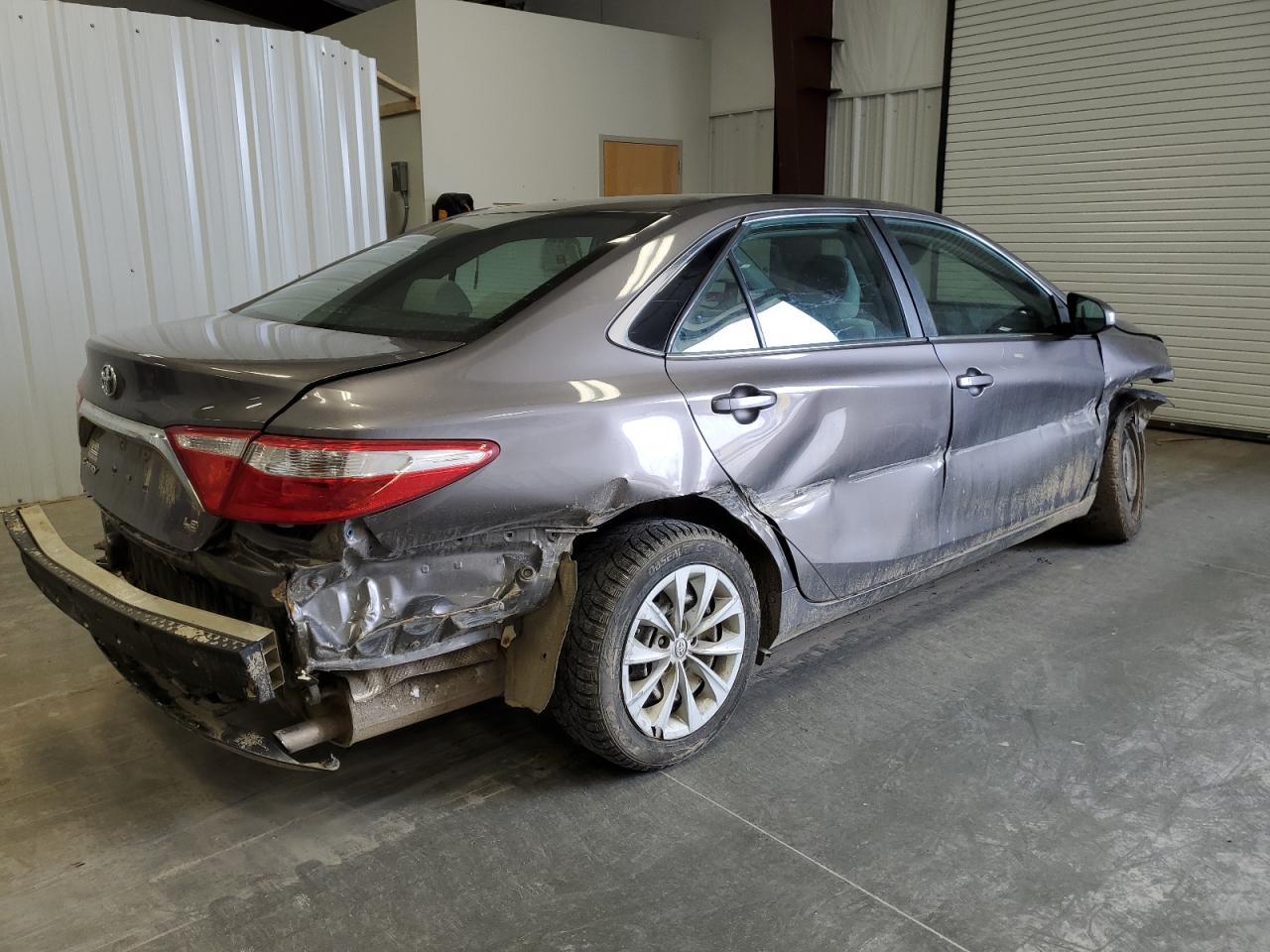 2017 TOYOTA CAMRY LE - Фото 3