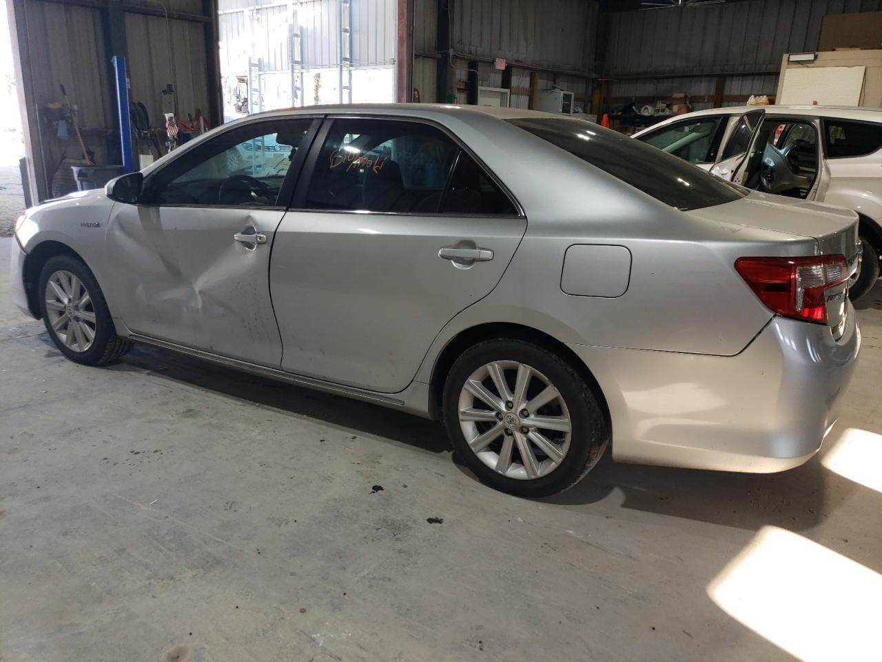 2012 TOYOTA CAMRY HYBR - Image 2
