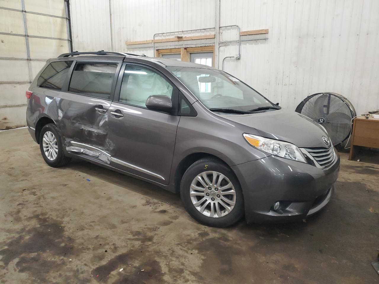 2015 TOYOTA SIENNA XLE - Фото 4