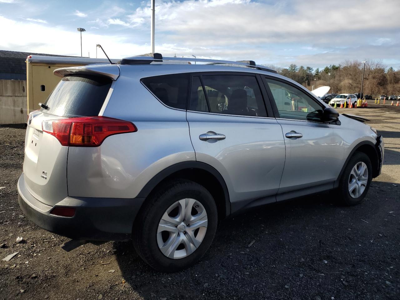 2015 TOYOTA RAV4 LE - Image 3