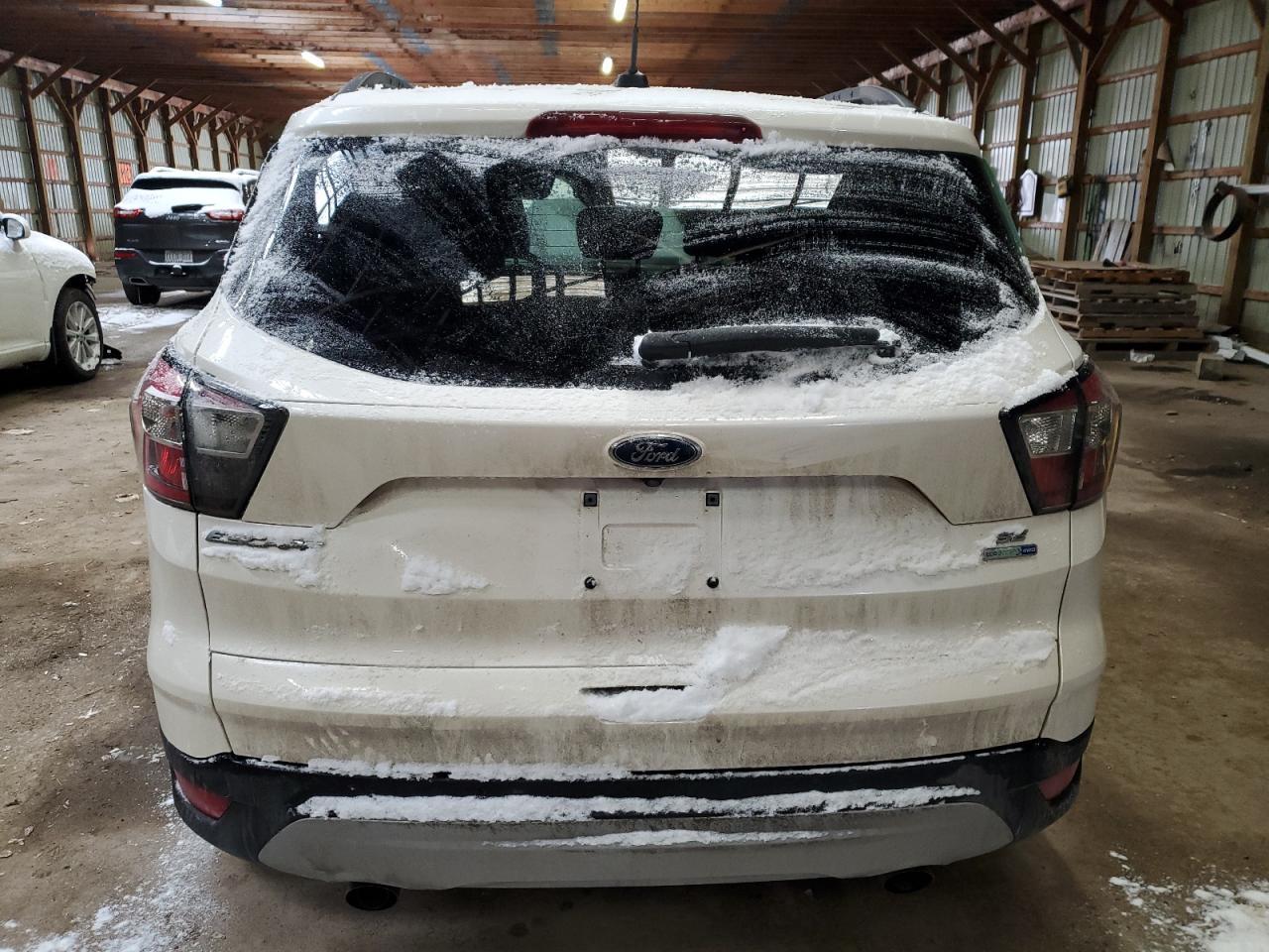2017 FORD ESCAPE SE - Фото 6