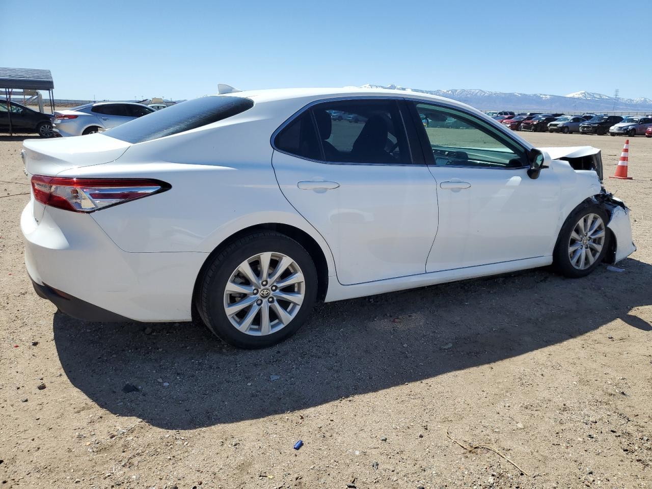 2020 TOYOTA CAMRY LE - Фото 3