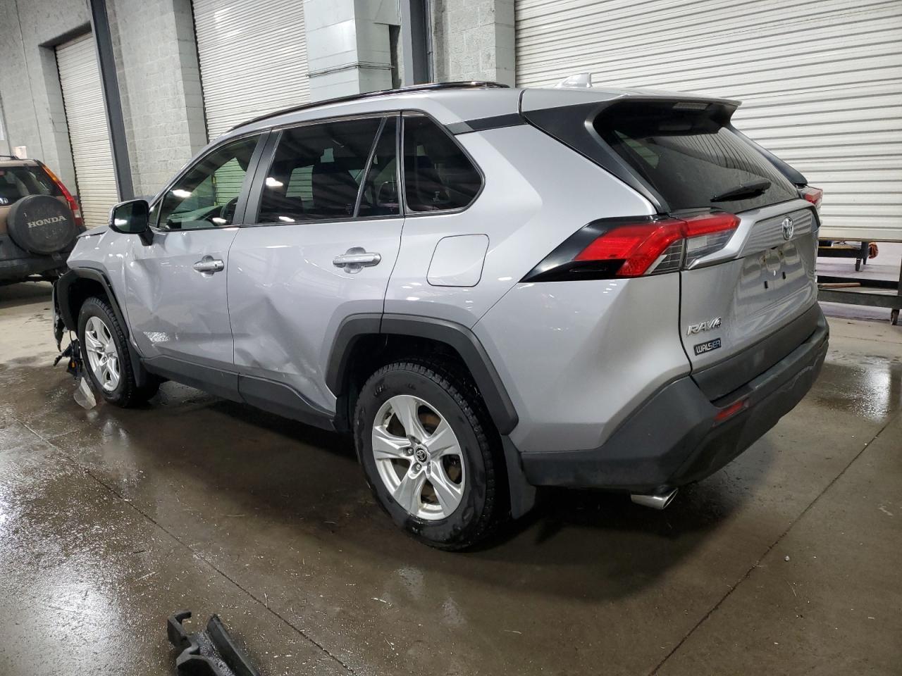 2020 TOYOTA RAV4 XLE - Image 2
