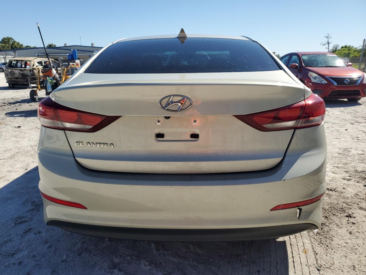 2017 HYUNDAI ELANTRA SE - Фото 6