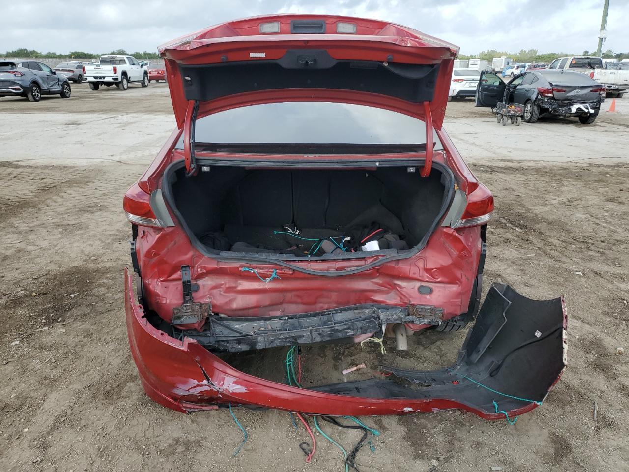 2017 HYUNDAI ELANTRA SE - Фото 6
