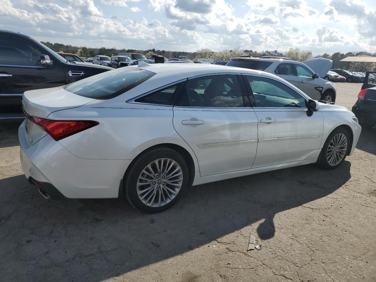 2019 TOYOTA AVALON XLE - Image 3