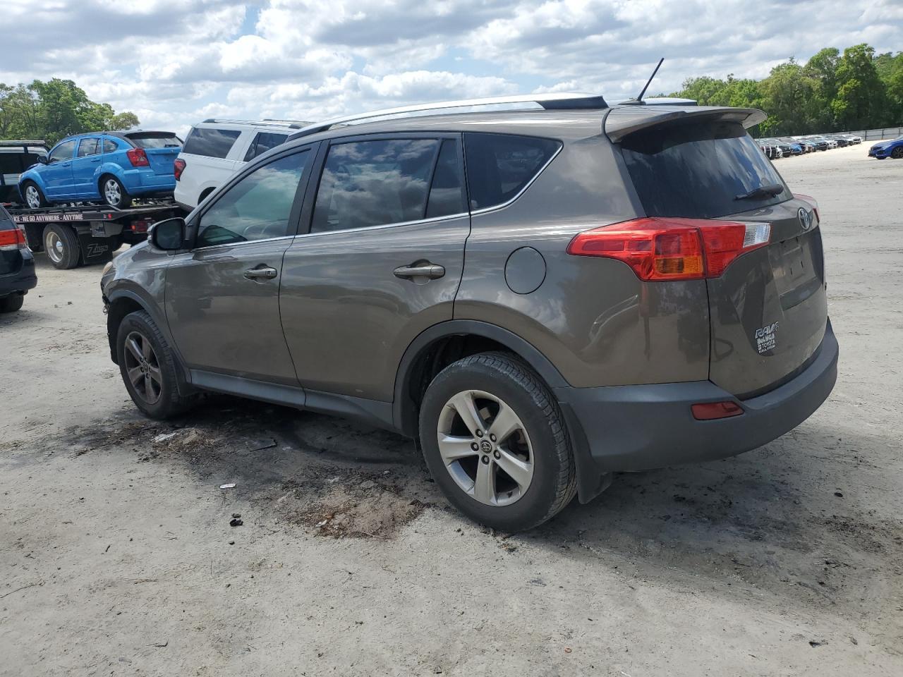 2015 TOYOTA RAV4 XLE - Фото 2