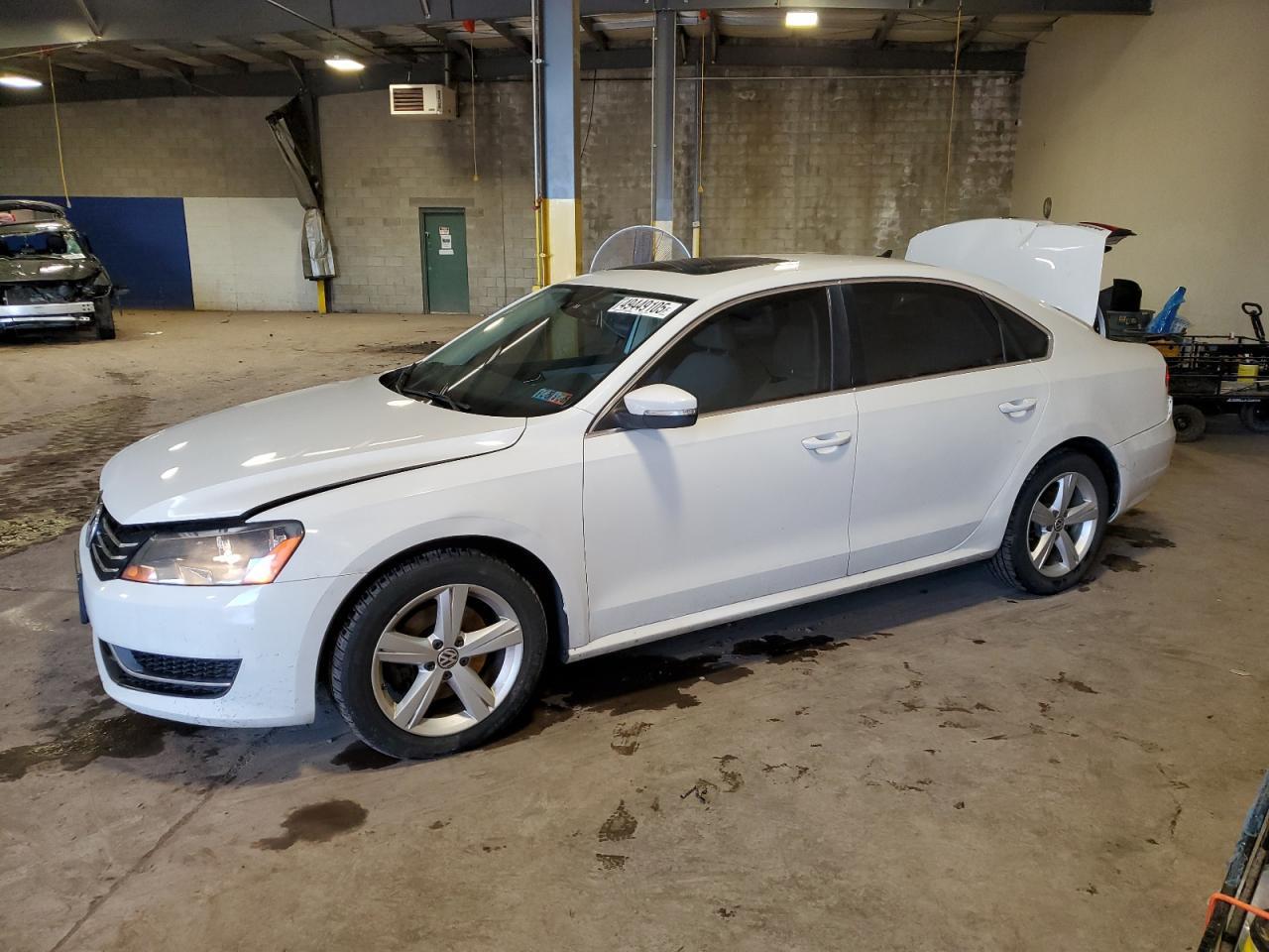 2013 VOLKSWAGEN PASSAT SE