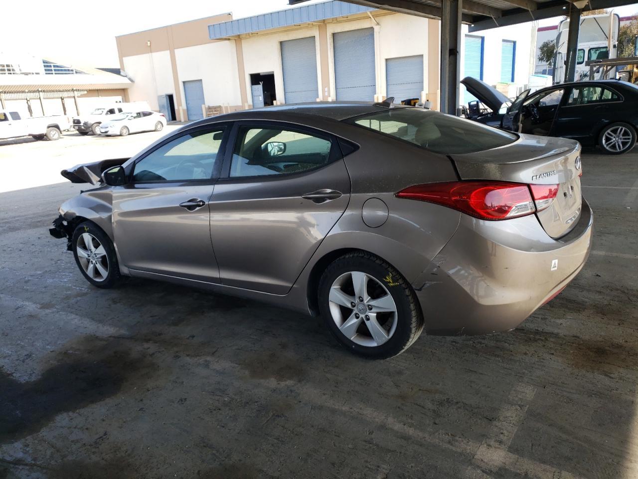 2013 HYUNDAI ELANTRA GL - Фото 2