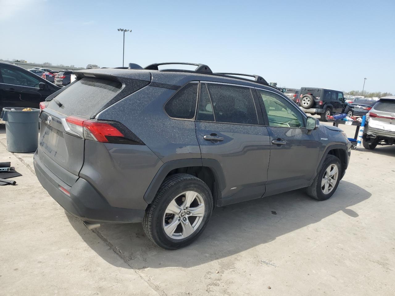 2020 TOYOTA RAV4 XLE - Image 3