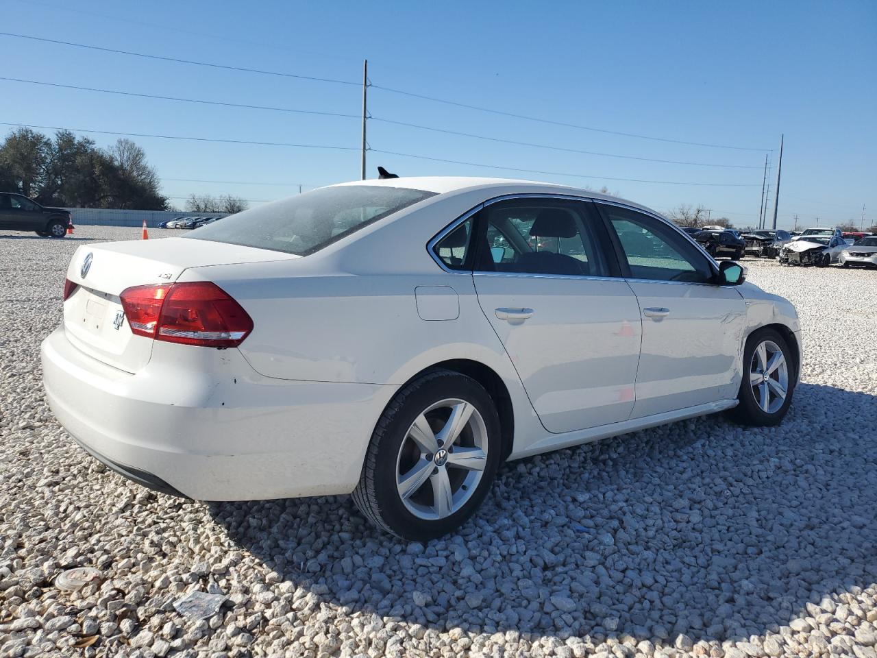 2014 VOLKSWAGEN PASSAT S - Фото 3