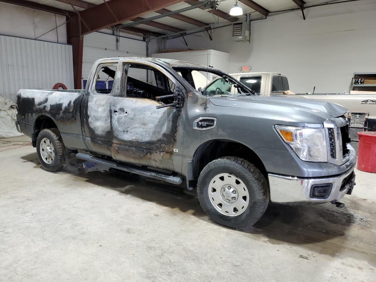2017 NISSAN TITAN XD S - Фото 4
