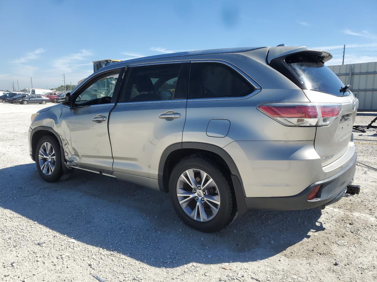 2015 TOYOTA HIGHLANDER - Фото 2