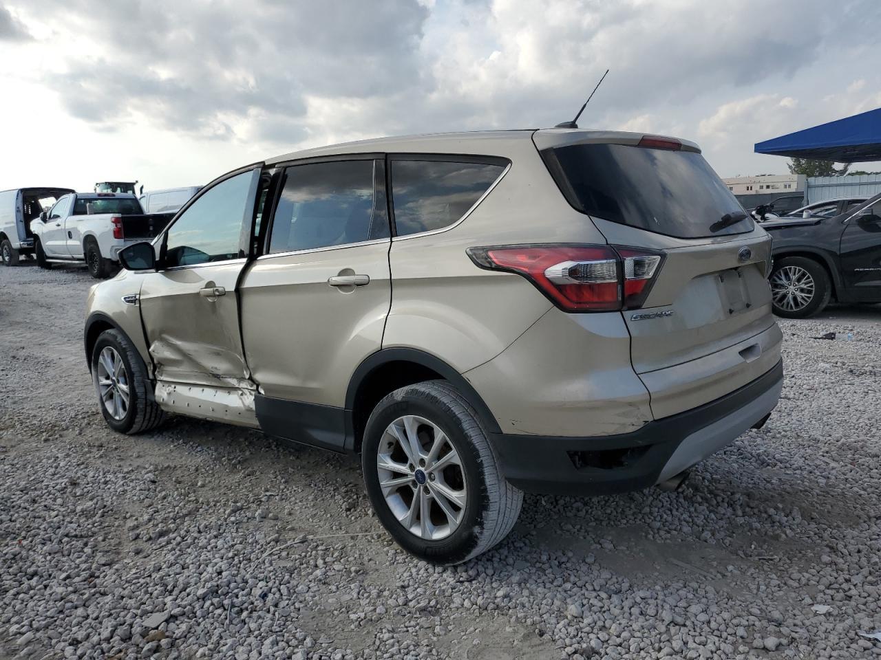 2017 FORD ESCAPE SE - Фото 2