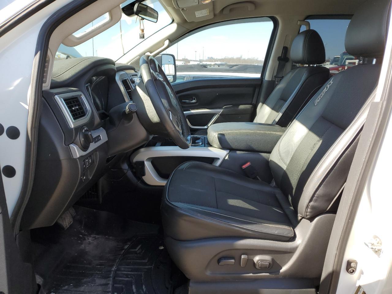 2017 NISSAN TITAN XD S - Фото 7