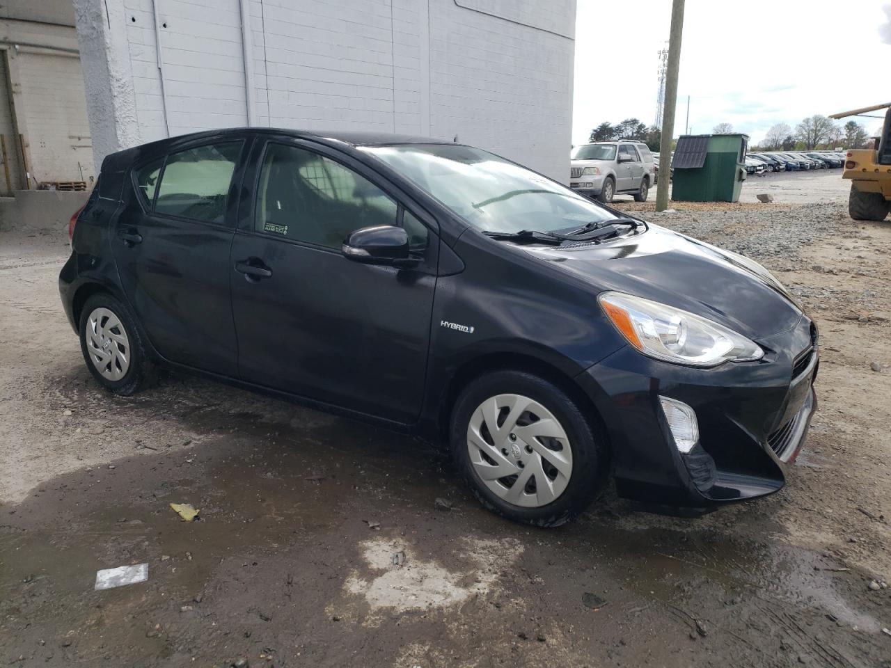 2016 TOYOTA PRIUS C - Image 4