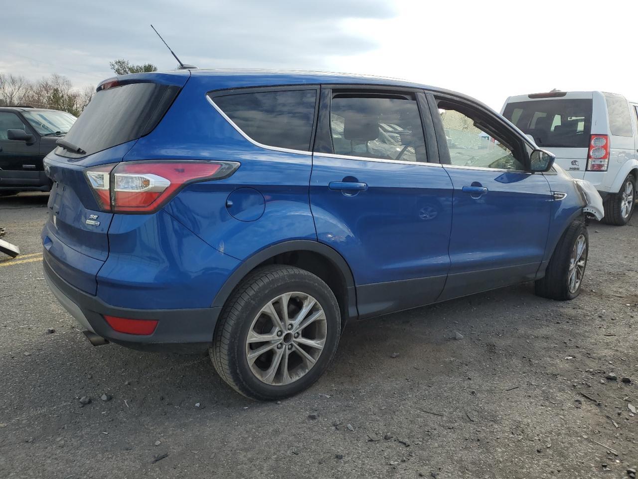 2017 FORD ESCAPE SE - Фото 3