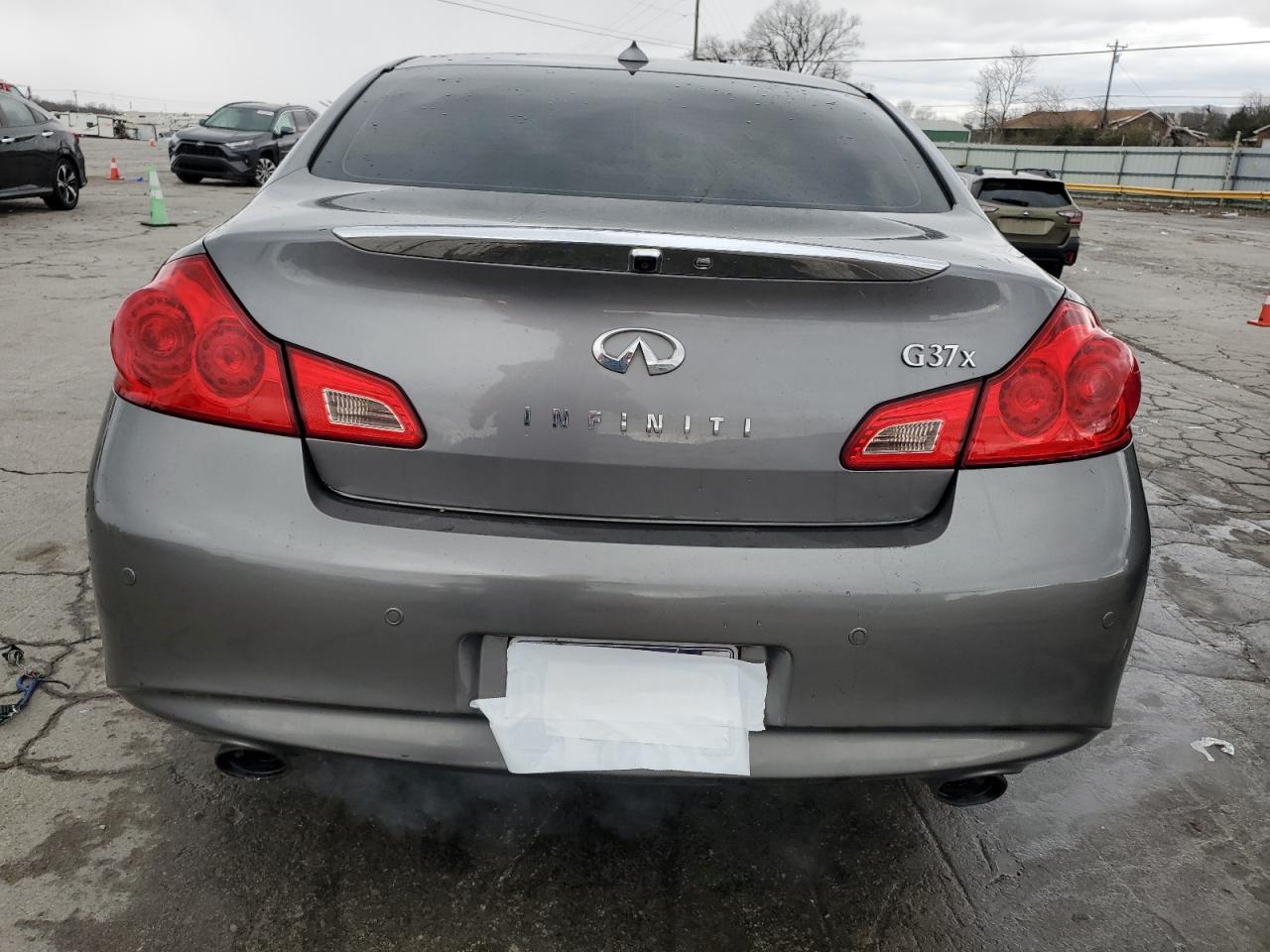 2011 INFINITI G37 - Image 6