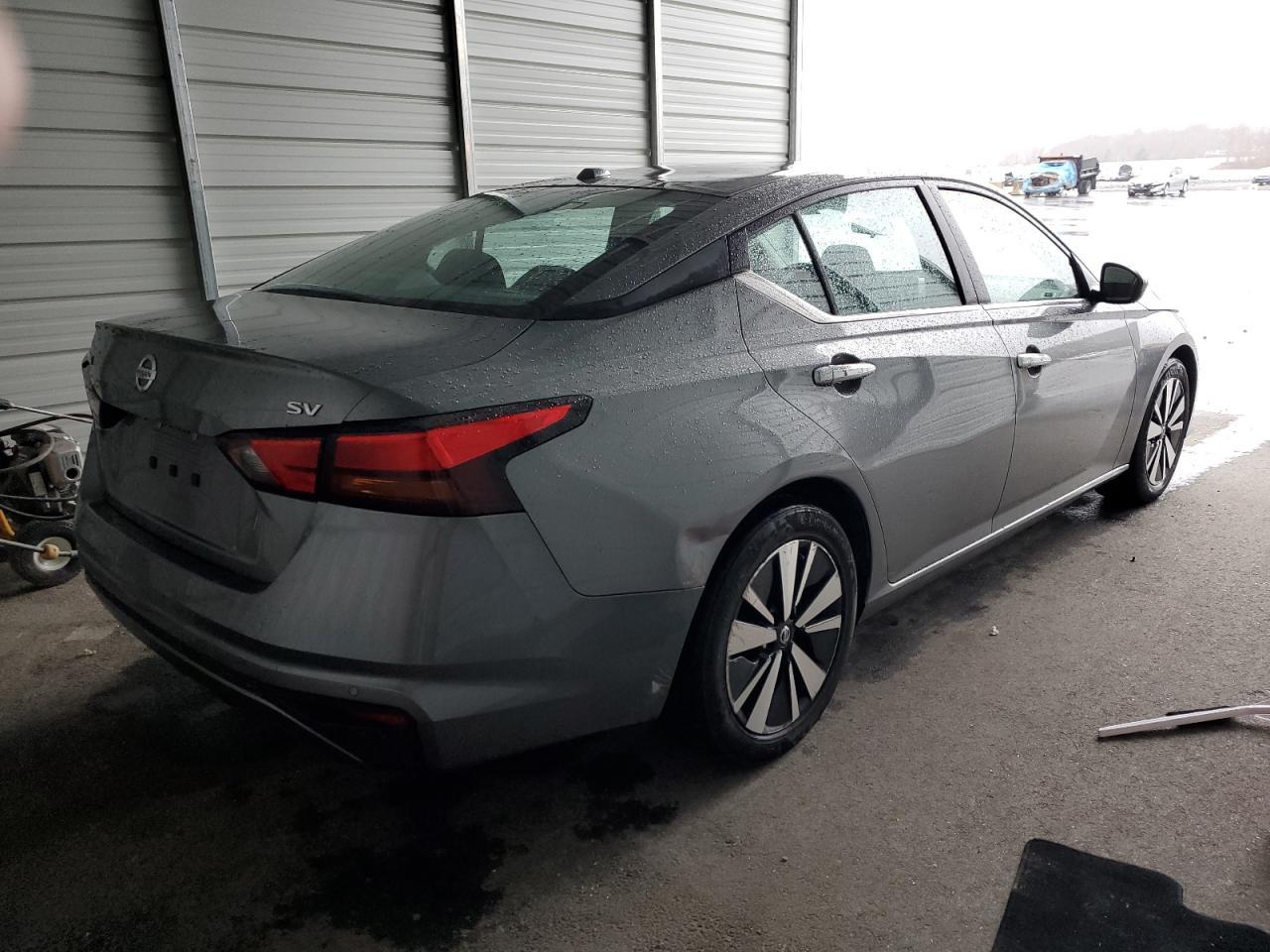 2022 NISSAN ALTIMA SV - Image 3