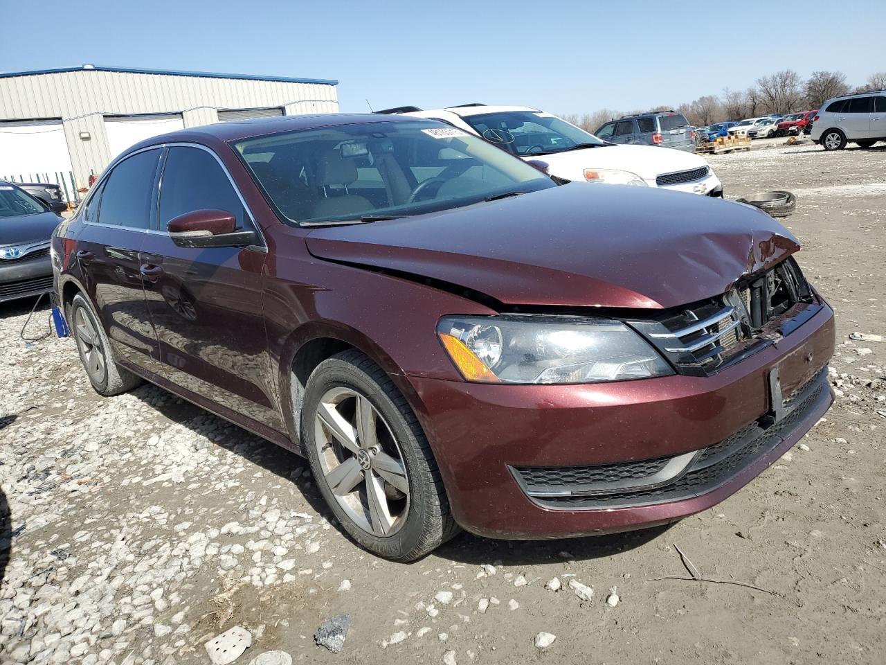 2013 VOLKSWAGEN PASSAT SE - Image 4