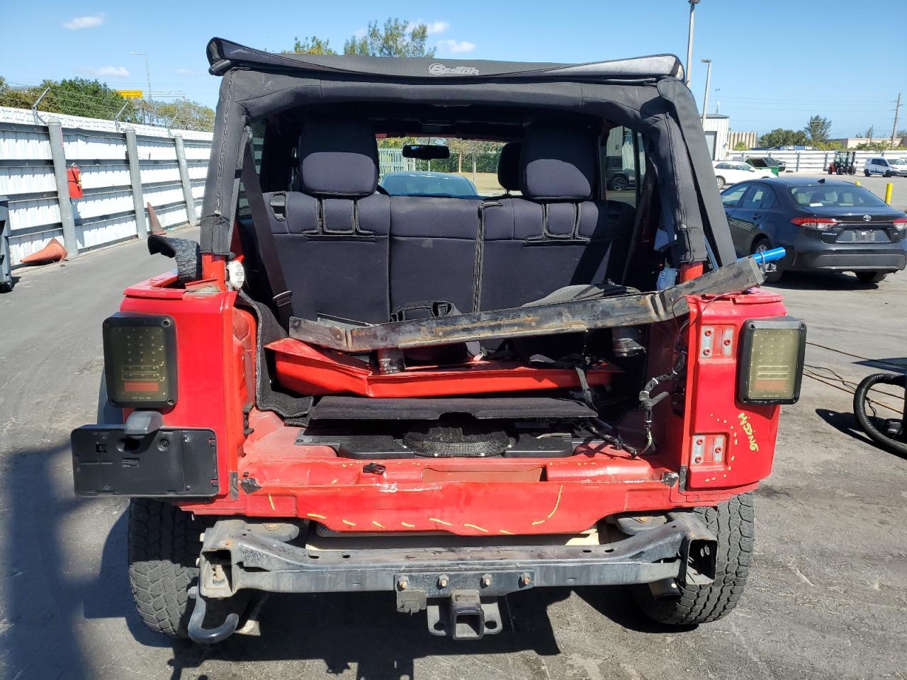 2017 JEEP WRANGLER U - Image 6