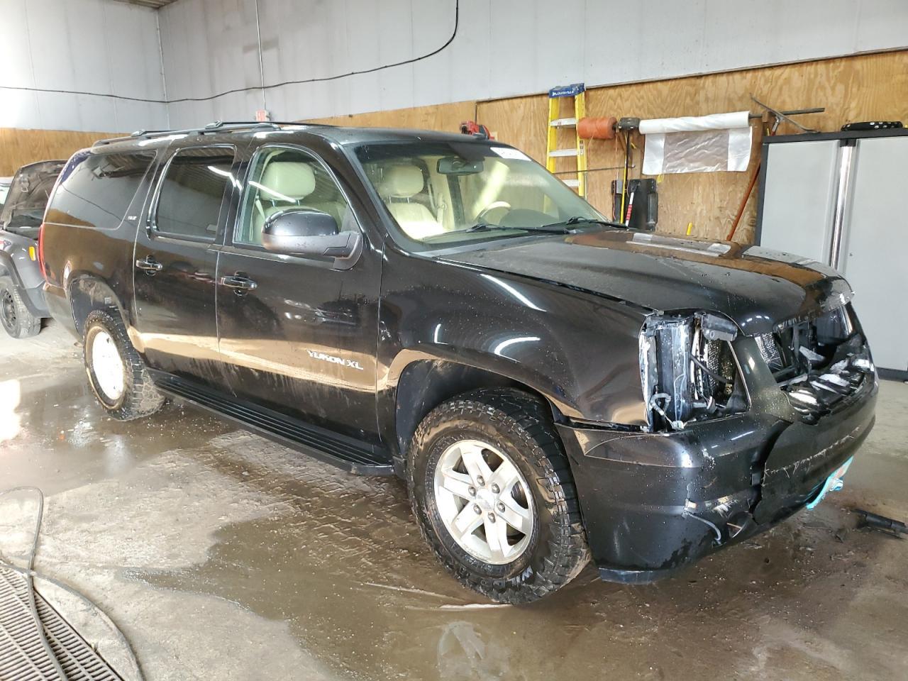 2012 GMC YUKON XL K - Image 4
