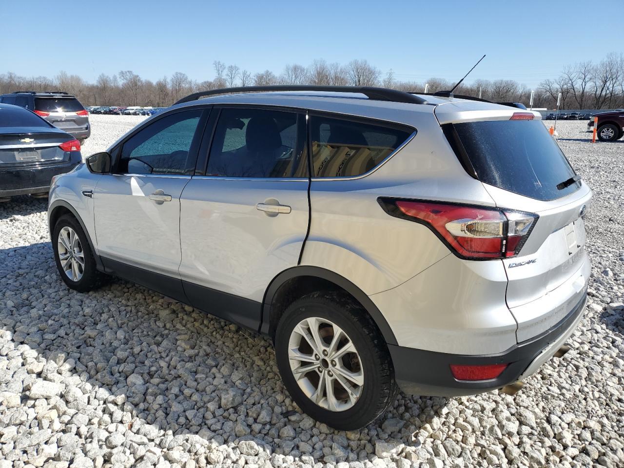 2017 FORD ESCAPE SE - Image 2