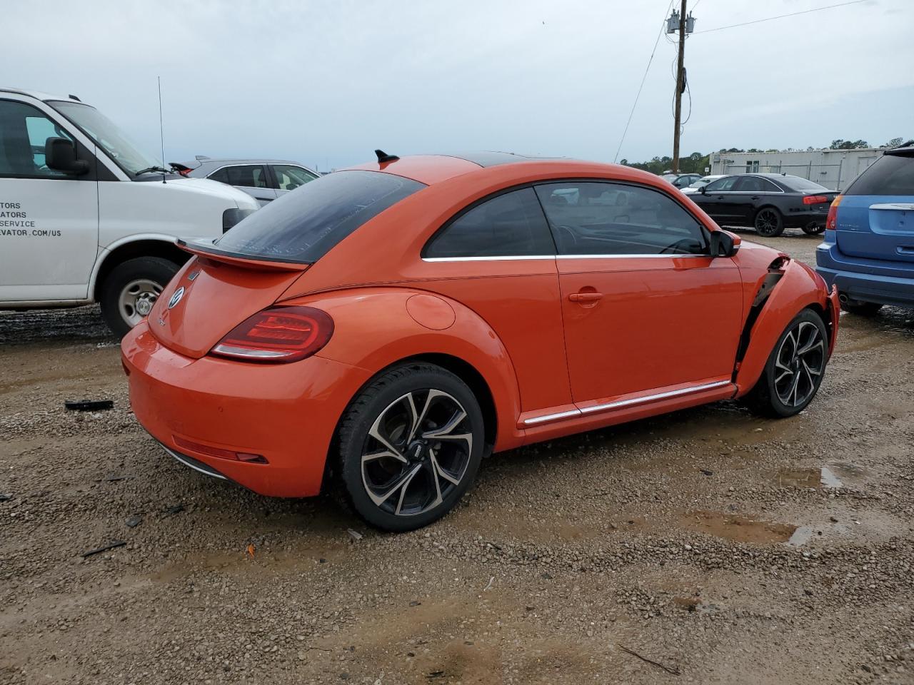 2019 VOLKSWAGEN BEETLE SE - Image 3