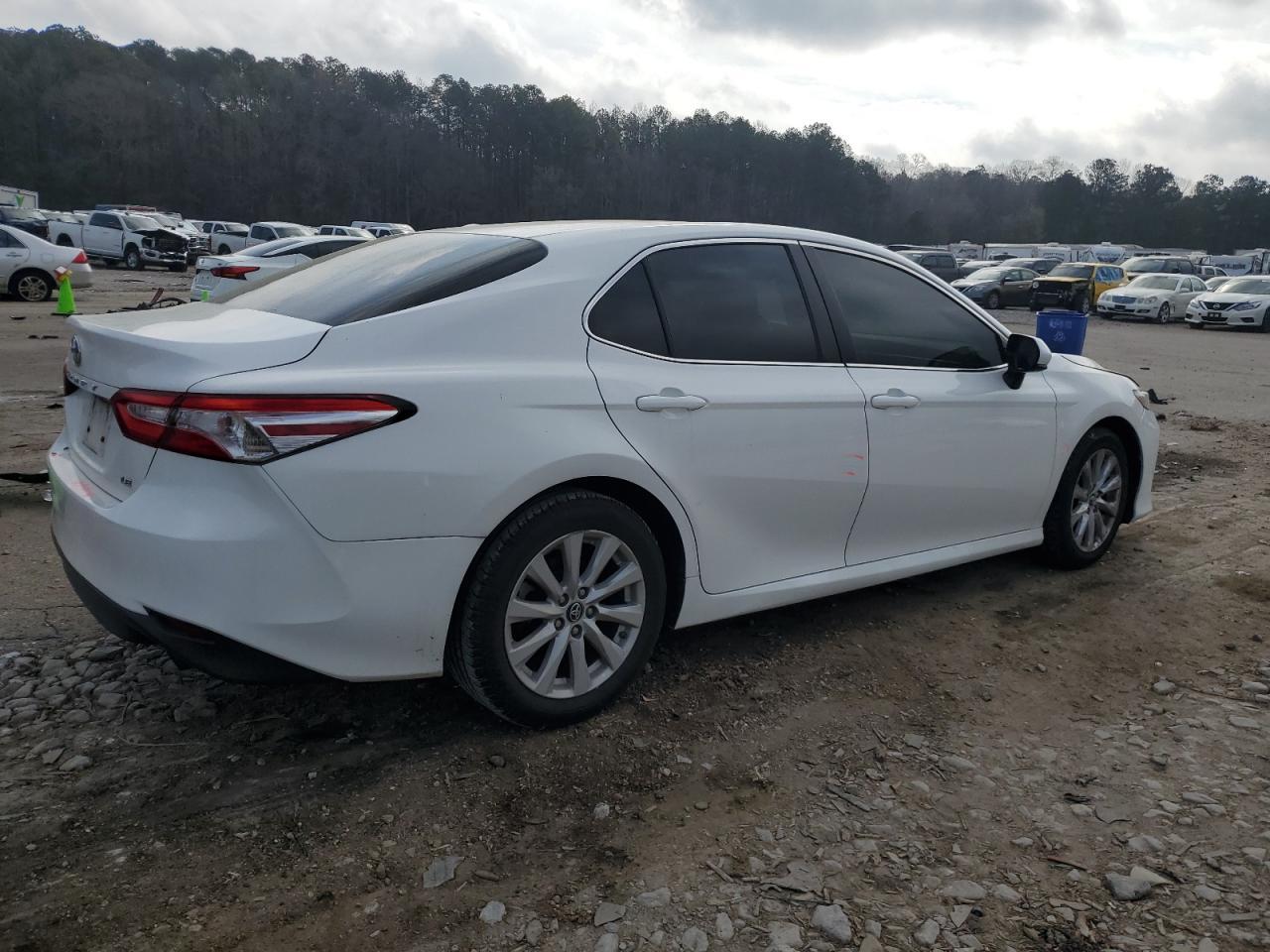 2018 TOYOTA CAMRY L - Фото 3
