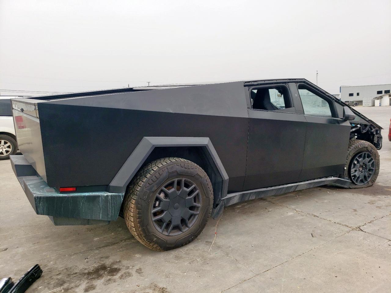 2024 TESLA CYBERTRUCK - Image 3