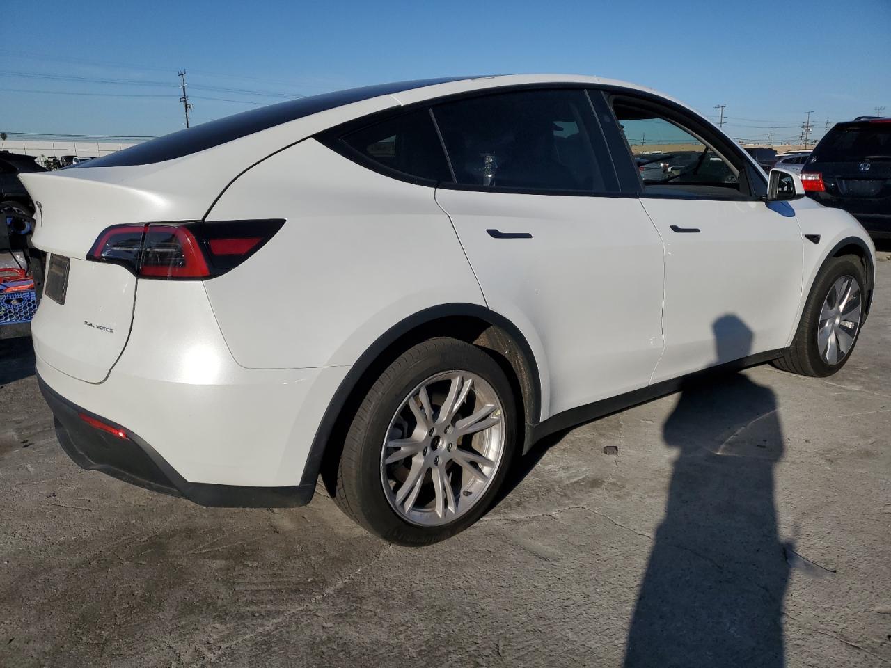 2023 TESLA MODEL Y - Фото 3