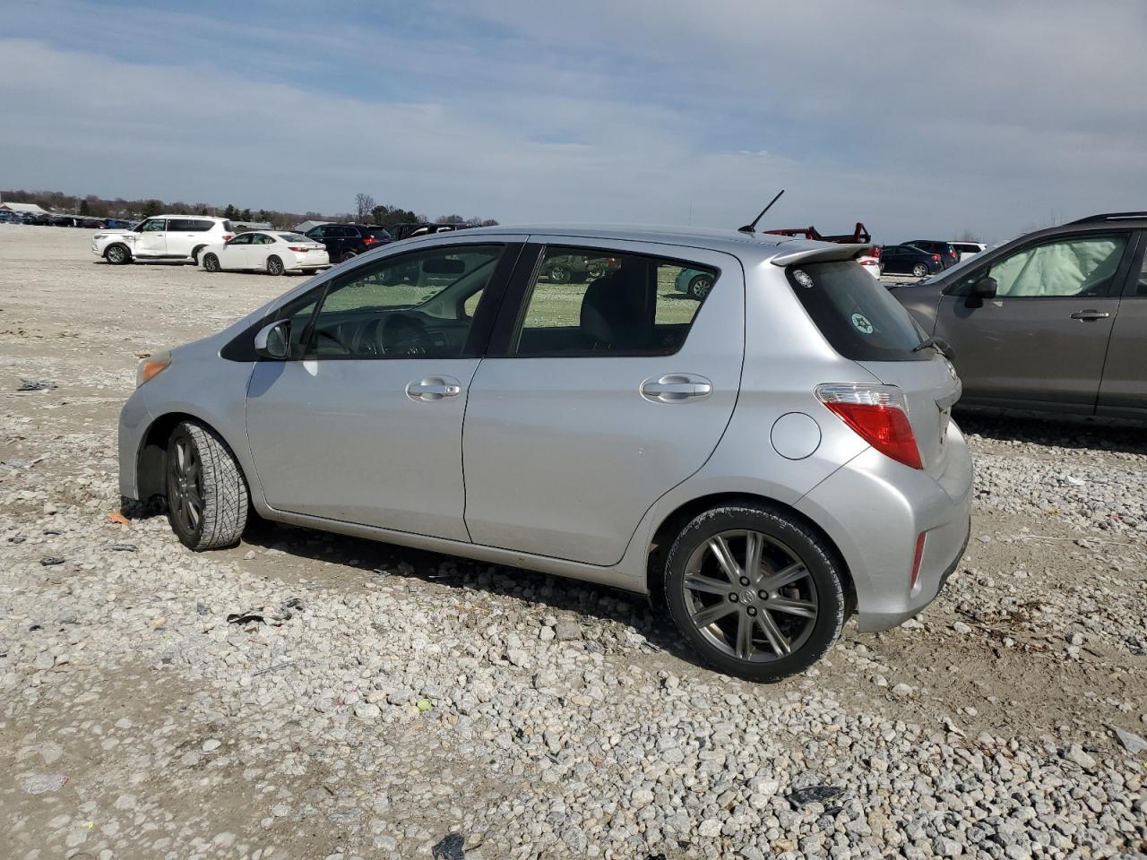 2012 TOYOTA YARIS - Фото 2