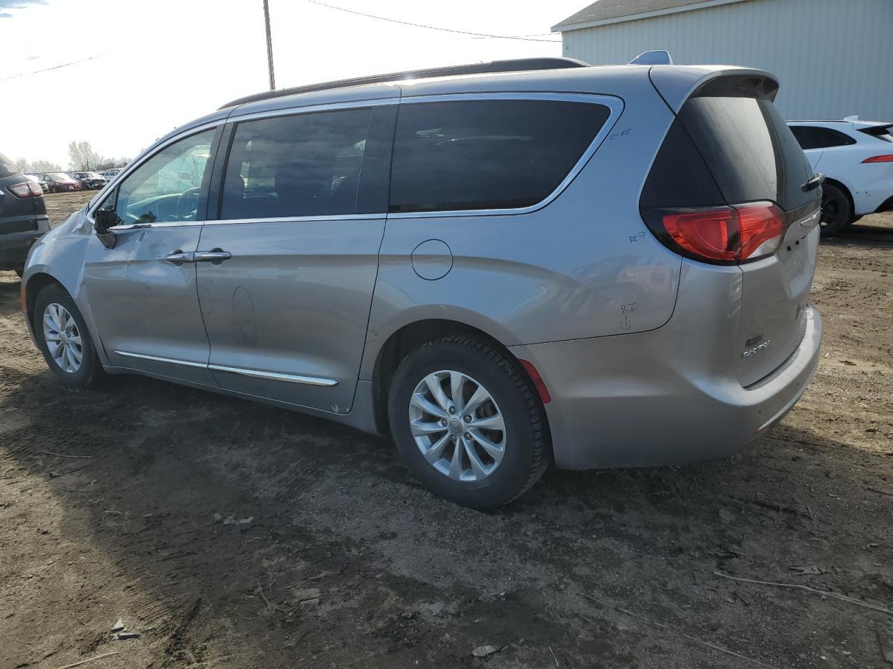 2017 CHRYSLER PACIFICA T - Image 2