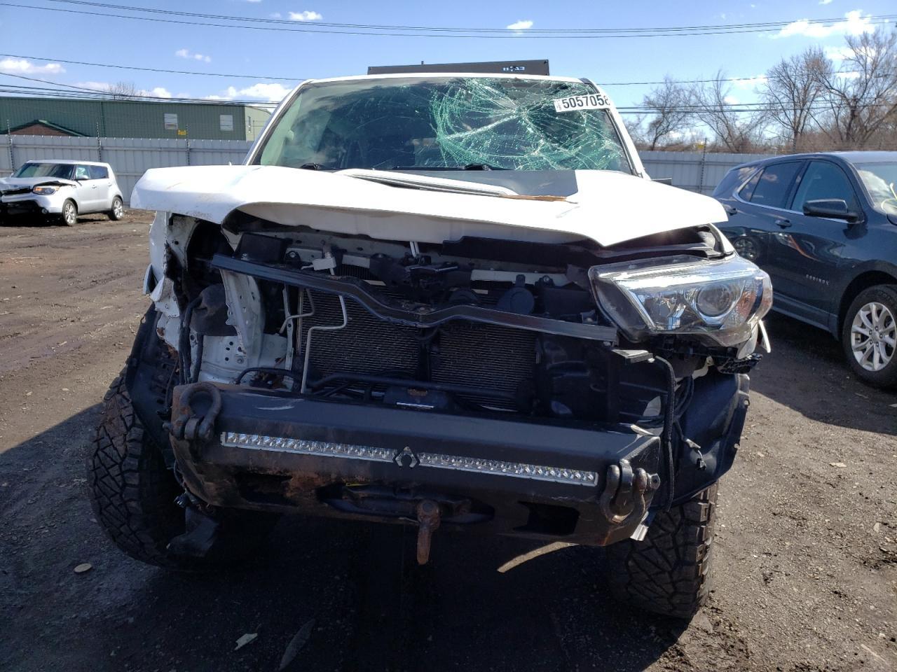 2019 TOYOTA 4RUNNER SR - Фото 5