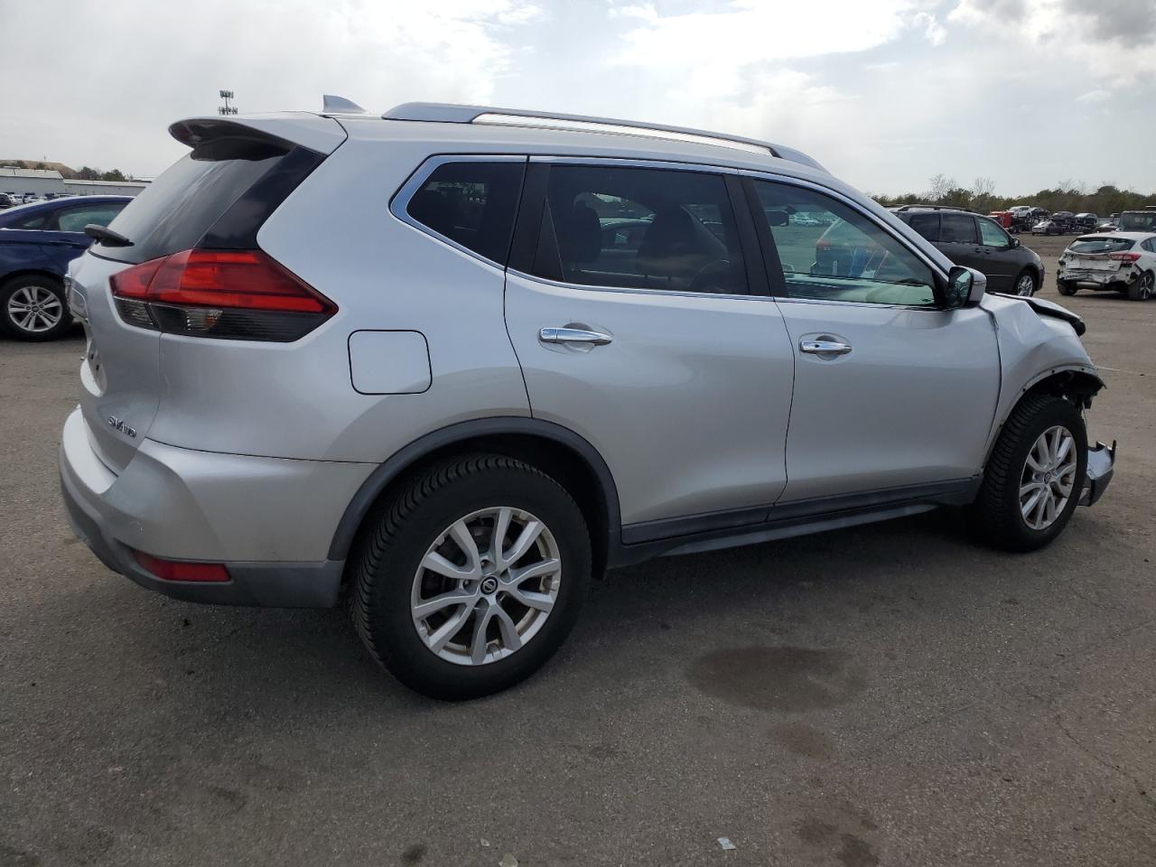 2017 NISSAN ROGUE S - Фото 3