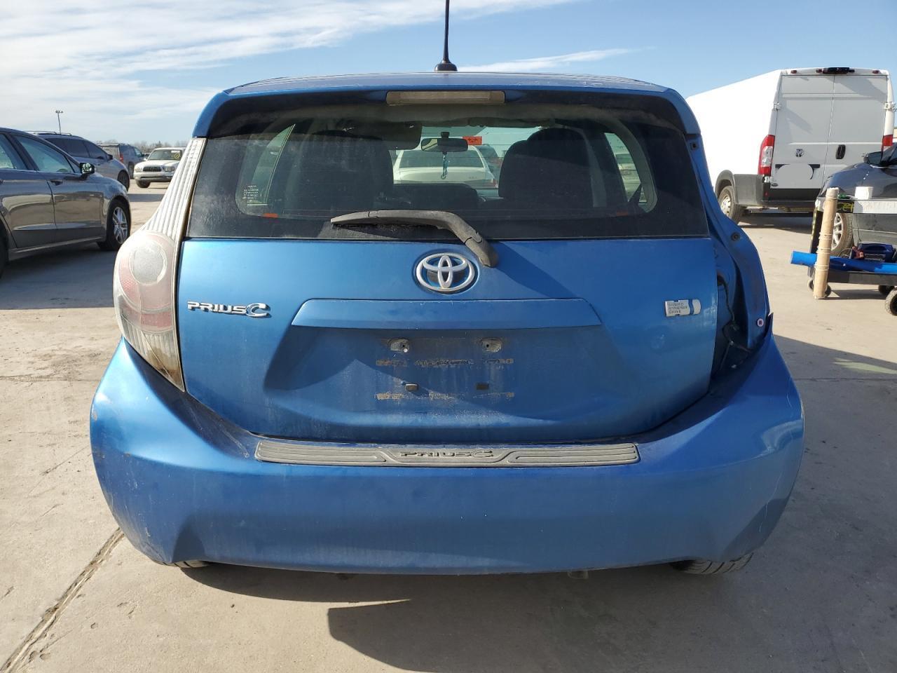 2013 TOYOTA PRIUS C - Фото 6