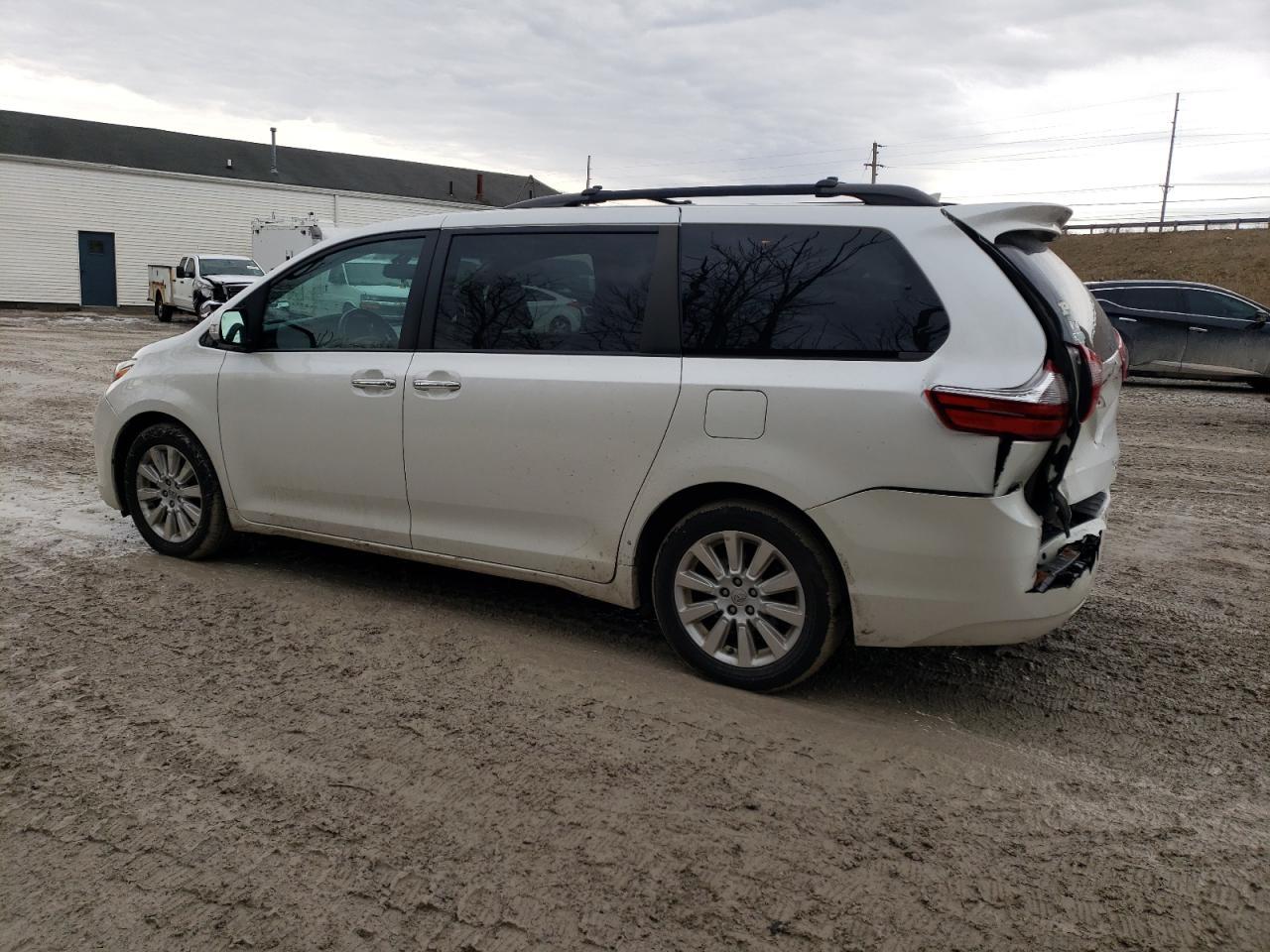 2015 TOYOTA SIENNA XLE - Фото 2