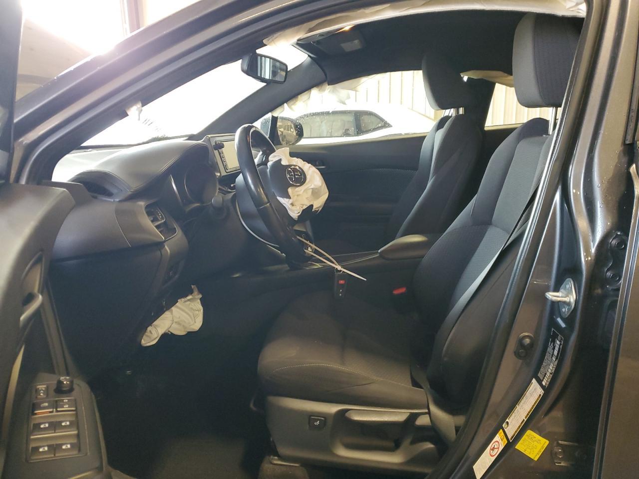 2018 TOYOTA C-HR XLE - Image 7