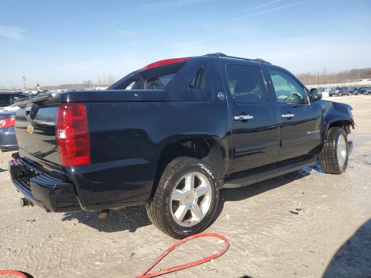 2013 CHEVROLET AVALANCHE - Фото 3