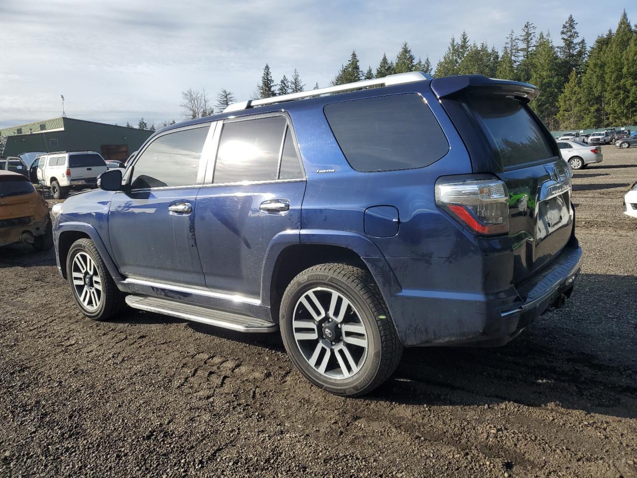 2020 TOYOTA 4RUNNER SR - Image 2