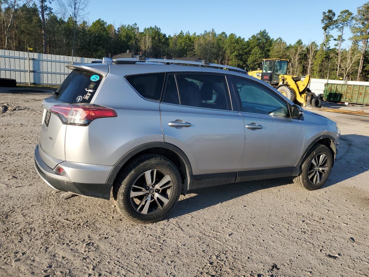 2016 TOYOTA RAV4 XLE - Image 3