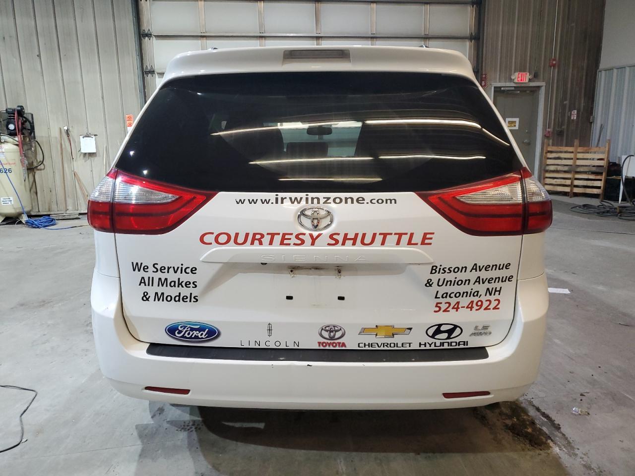 2015 TOYOTA SIENNA LE - Фото 6