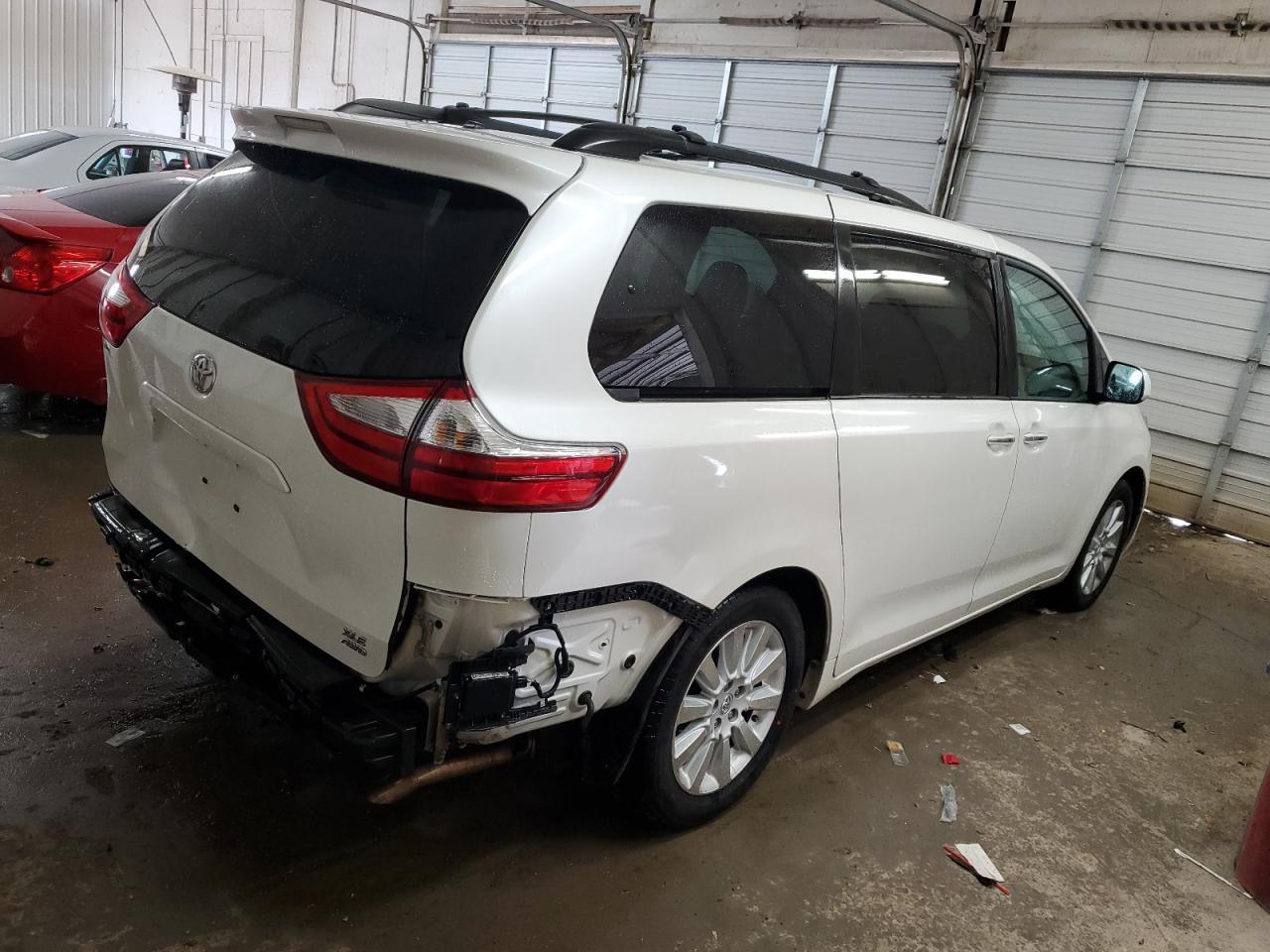 2015 TOYOTA SIENNA XLE - Фото 3