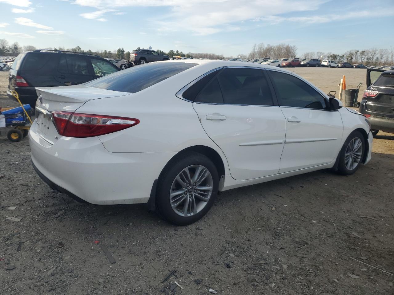 2016 TOYOTA CAMRY LE - Фото 3