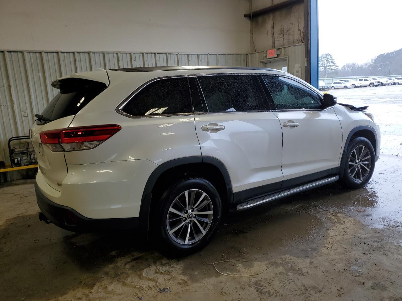 2019 TOYOTA HIGHLANDER - Фото 3