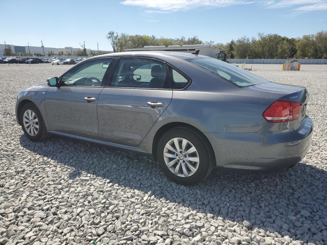 2015 VOLKSWAGEN PASSAT S - Фото 2