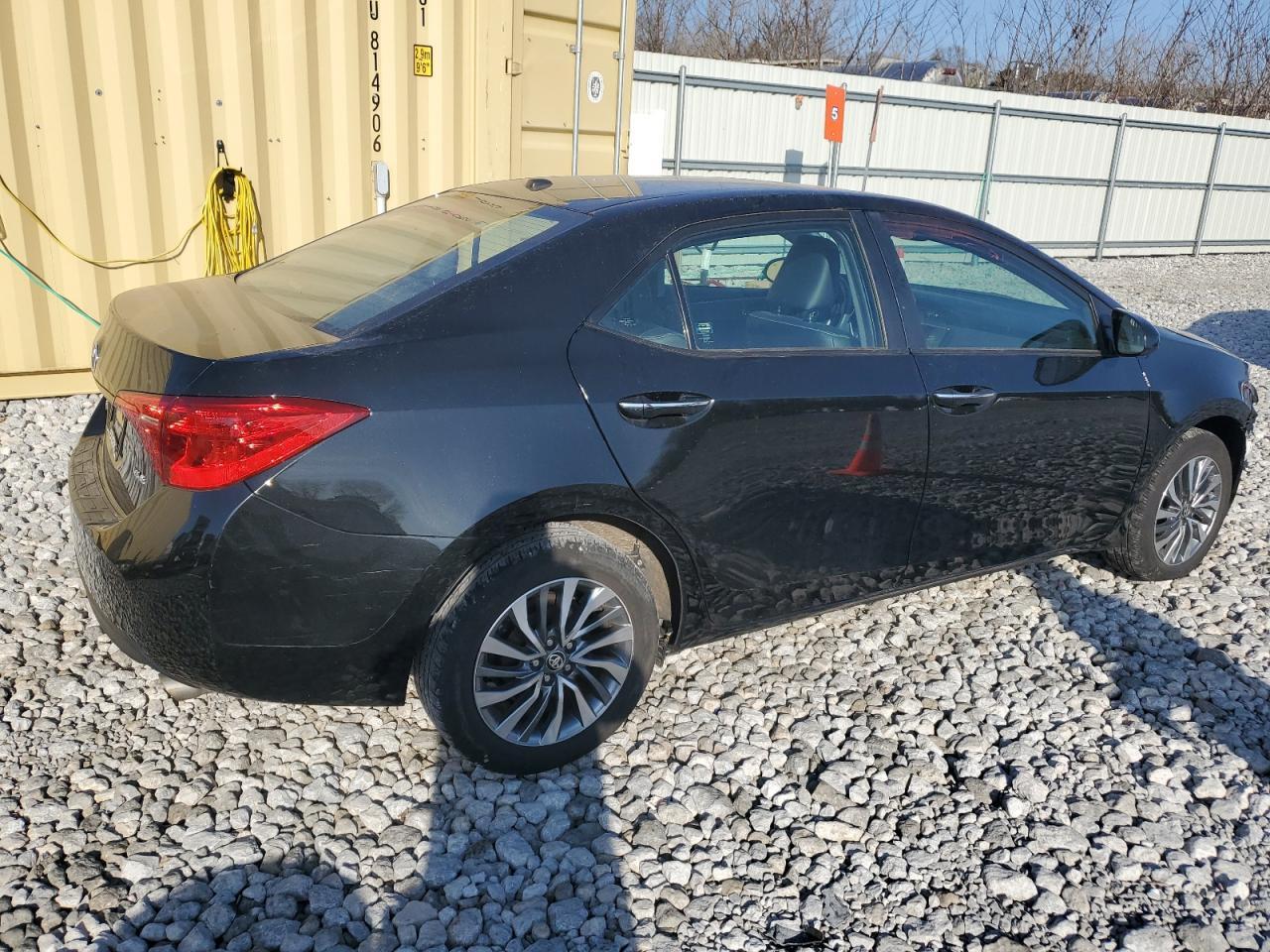 2019 TOYOTA COROLLA L - Фото 3