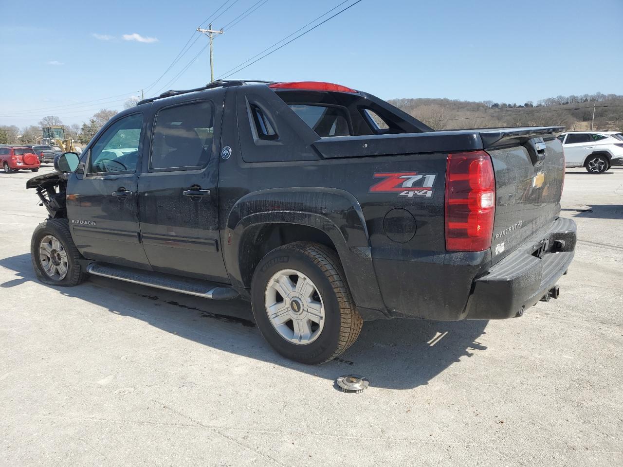 2013 CHEVROLET AVALANCHE - Фото 2